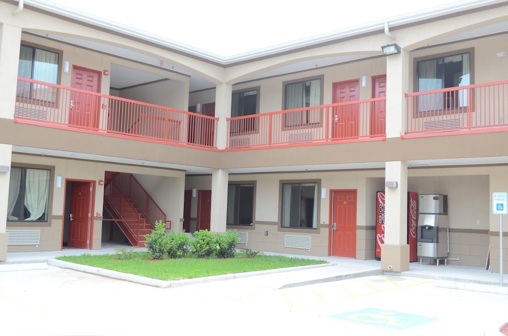 Palace Inn Sam Houston Race Park 外观 照片