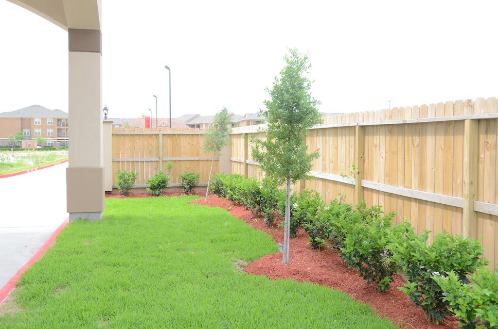 Palace Inn Sam Houston Race Park 外观 照片